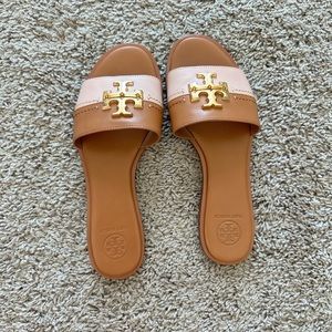 Tory Burch Everly Logo Two Tone Slide
Sandals Tan Pink